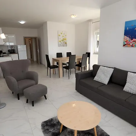 2 Bed Lägenhet