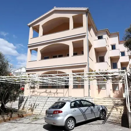 2 Bed Lägenhet
