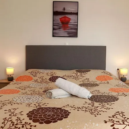 2 Bed Apartamento
